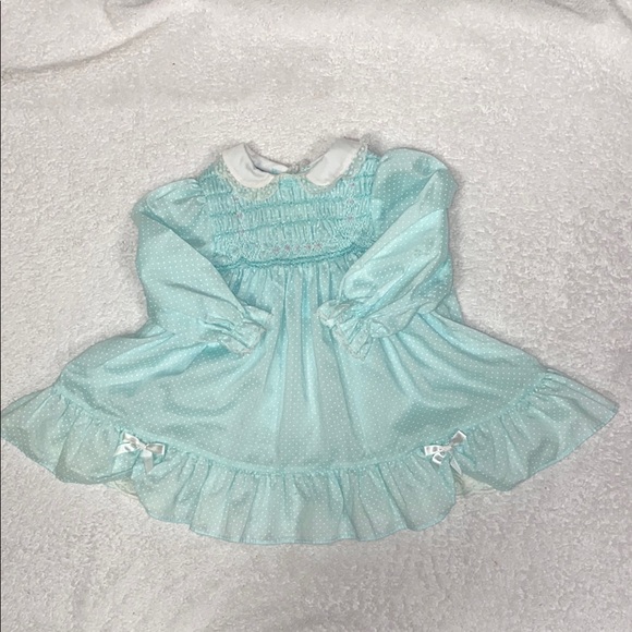 polly flinders Other - Vintage polly flinders mint Swiss dot smocked dress size 12m
